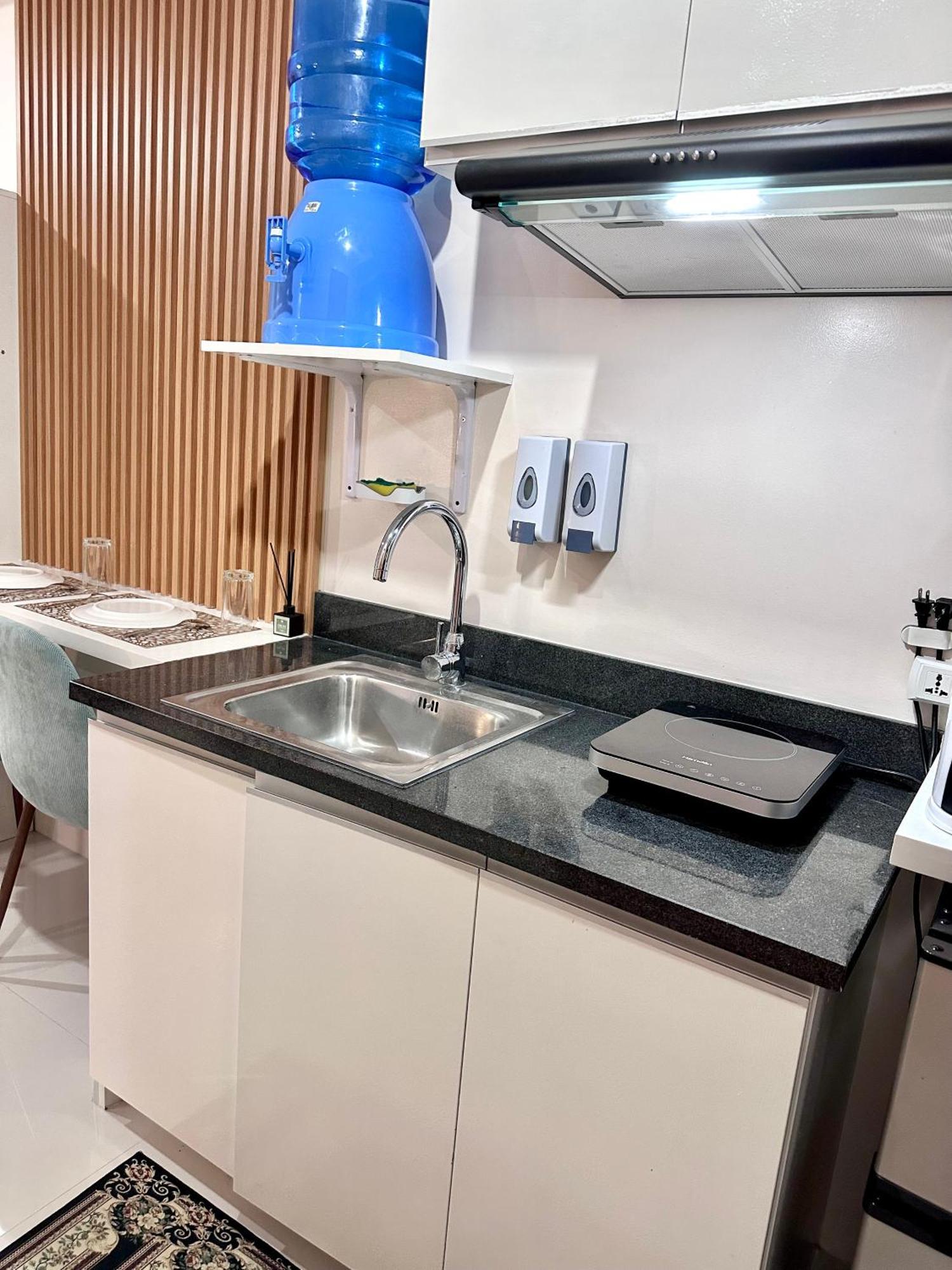 The Persimmon Studios Near Ayala And Sm City Cebu Extérieur photo