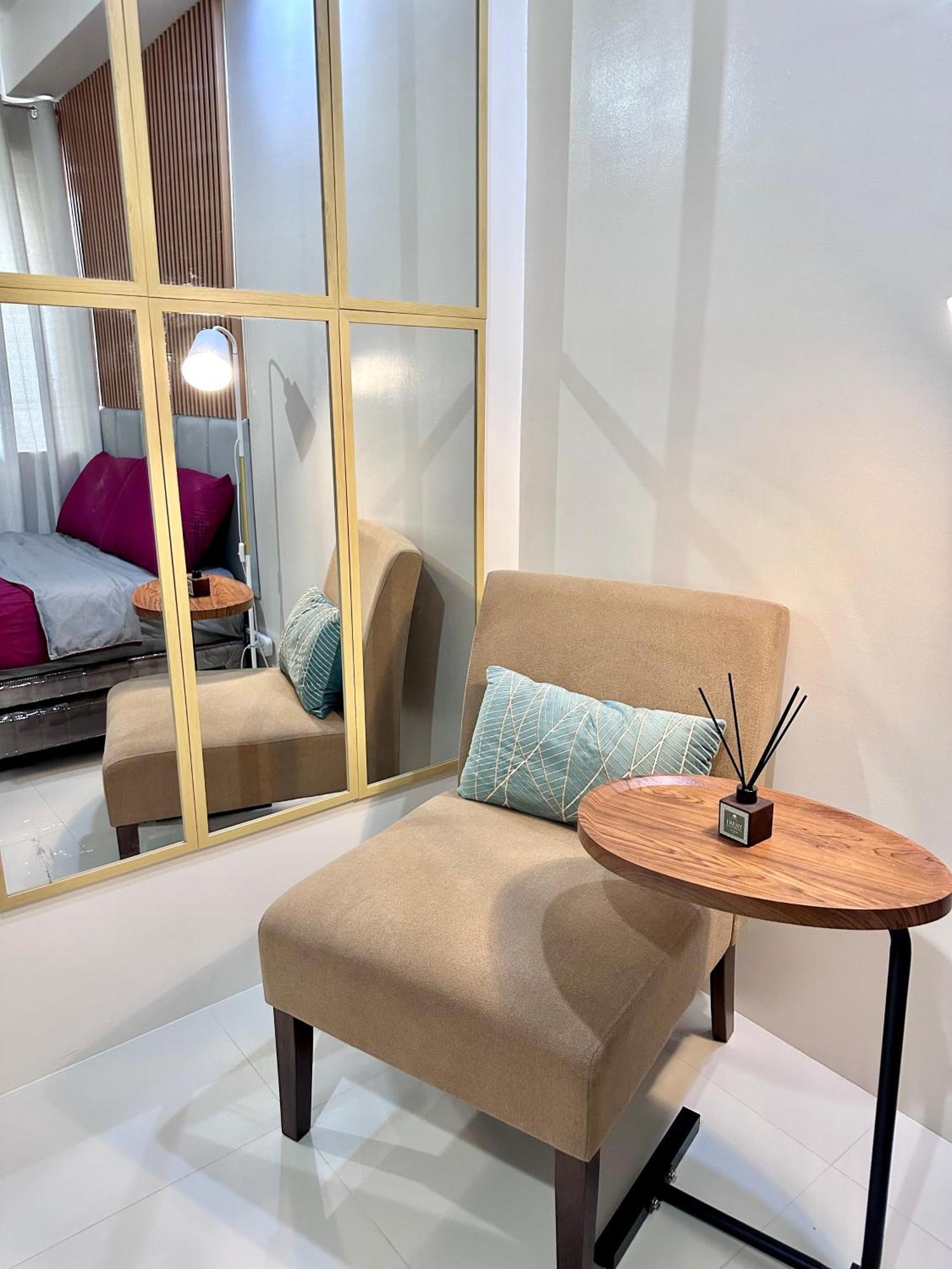 The Persimmon Studios Near Ayala And Sm City Cebu Extérieur photo