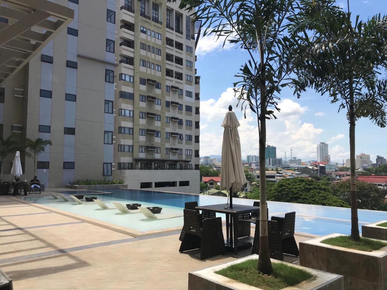 The Persimmon Studios Near Ayala And Sm City Cebu Extérieur photo