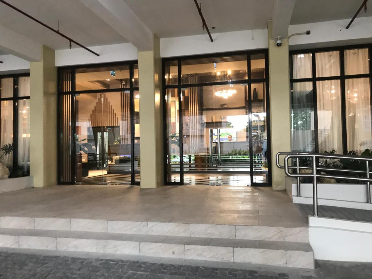 The Persimmon Studios Near Ayala And Sm City Cebu Extérieur photo